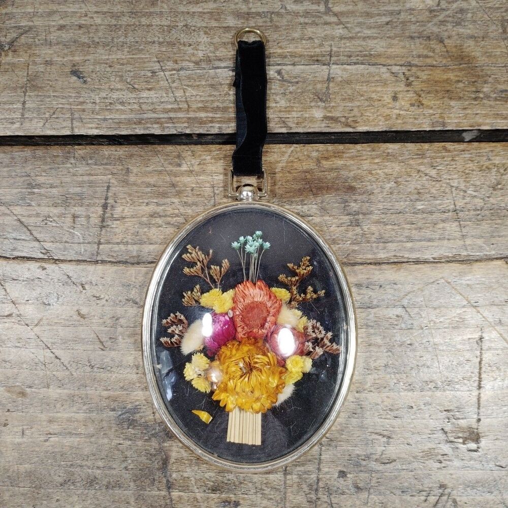 Vintage Wall Art Dried Flowers Convex Glass Oval Frame Black Velvet Hanging